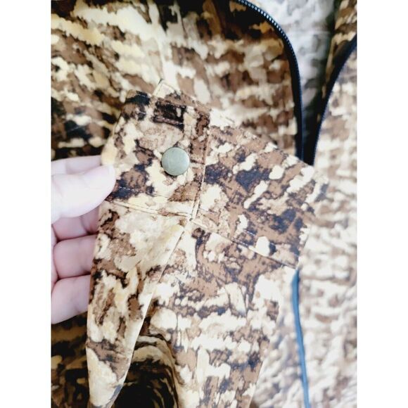 Chico's Zenergy 2 Zip-Up Animal Print Jacket Top Size Large‎ Browns Pockets - Picture 6 of 7